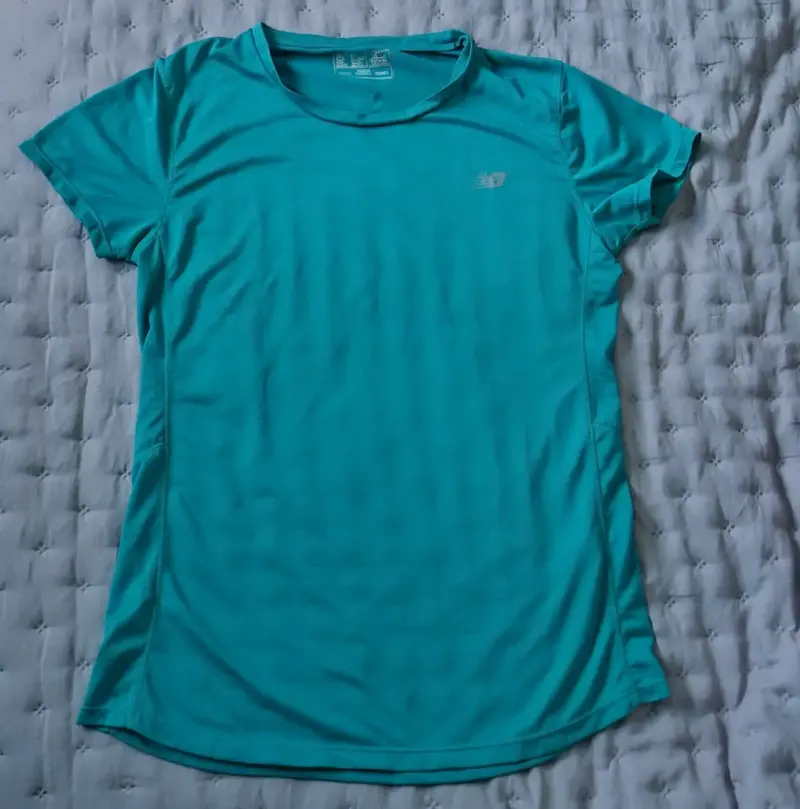 Polera deportiva azul New Balance para mujer - 1