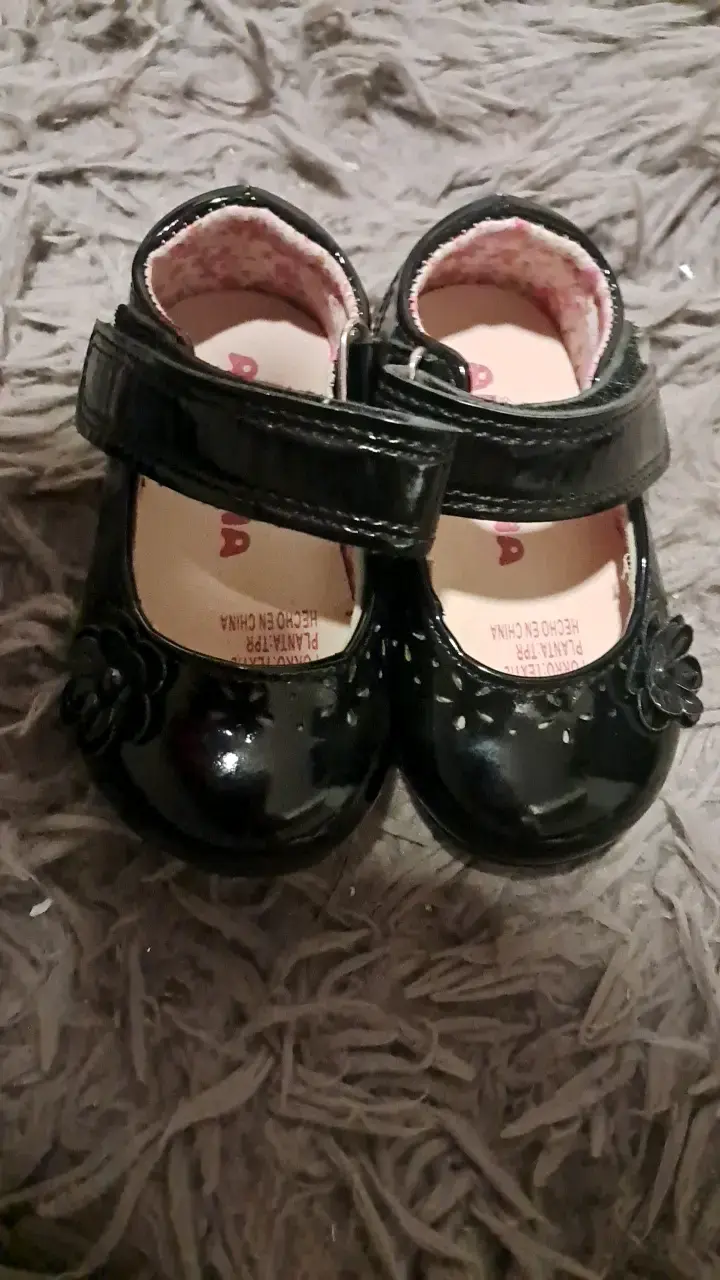 Zapatos de charol negro para niña con flor - 1