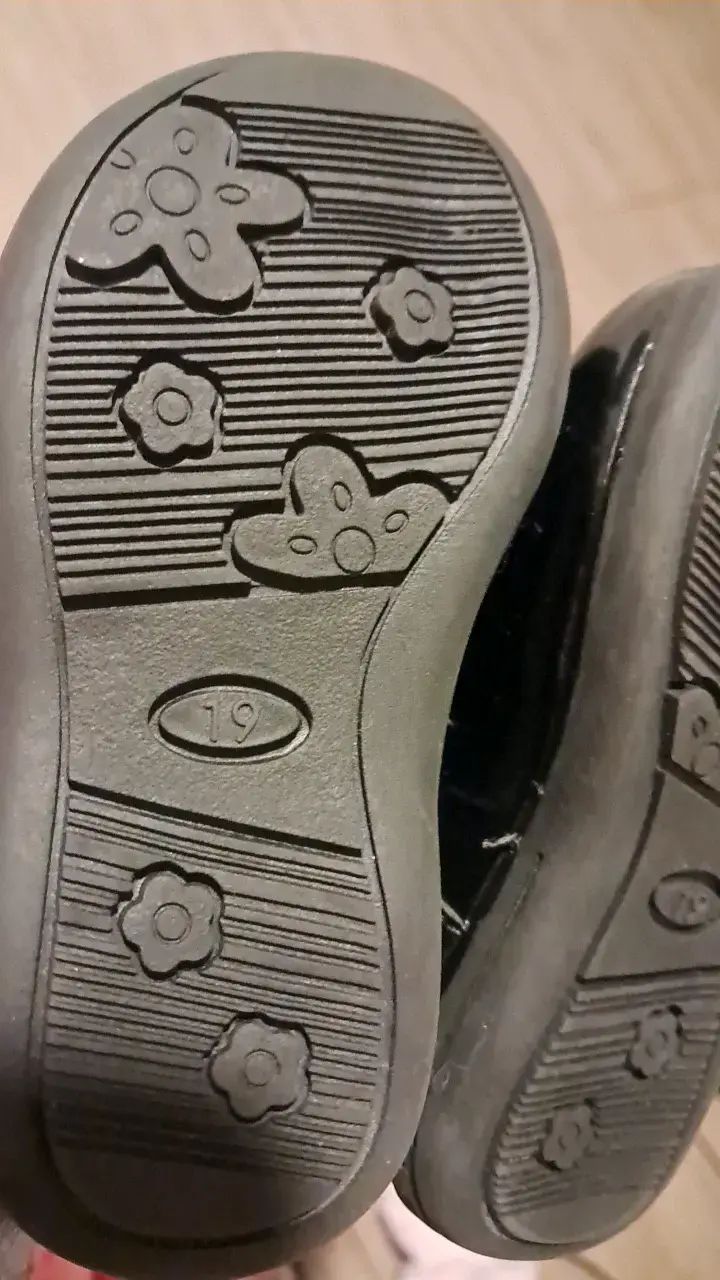Zapatos de charol negro para niña con flor - 2