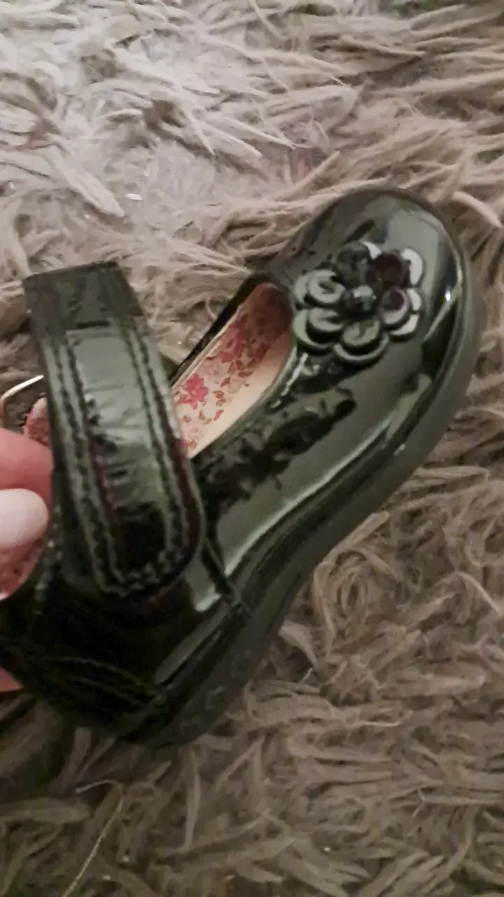 Zapatos de charol negro para niña con flor - 3