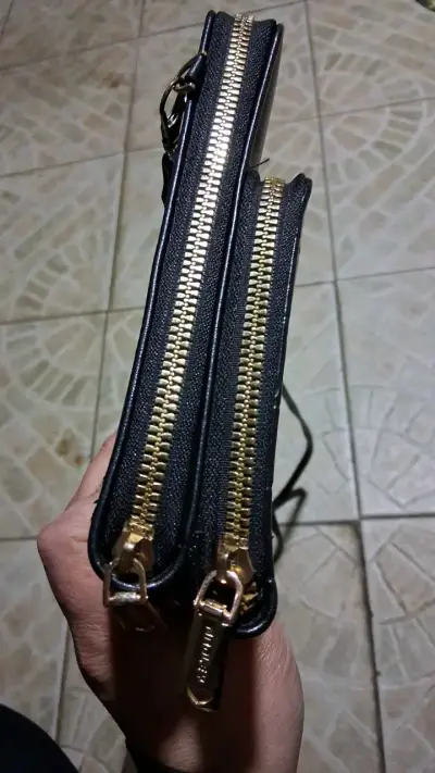 Cartera cruzada negra con diseño elegante - miniatura 3