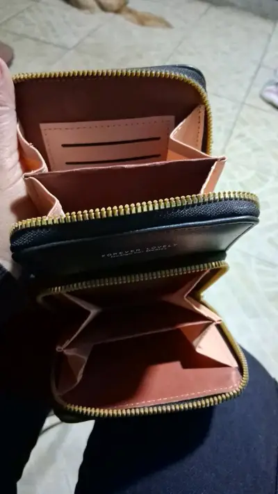 Cartera cruzada negra con diseño elegante - miniatura 4