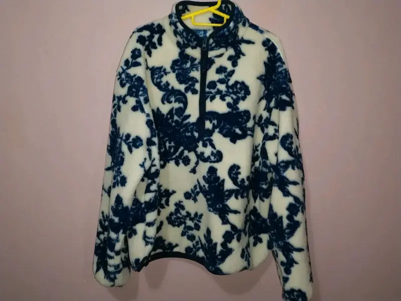 Polar estampado floral azul y blanco