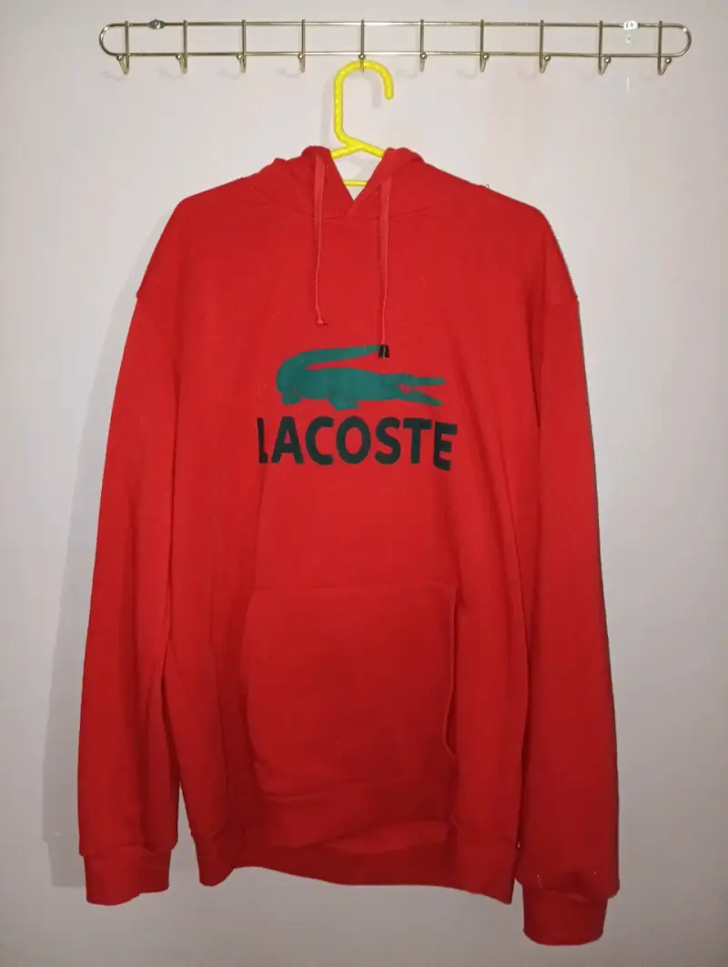 Polerón rojo con capucha Lacoste para hombre