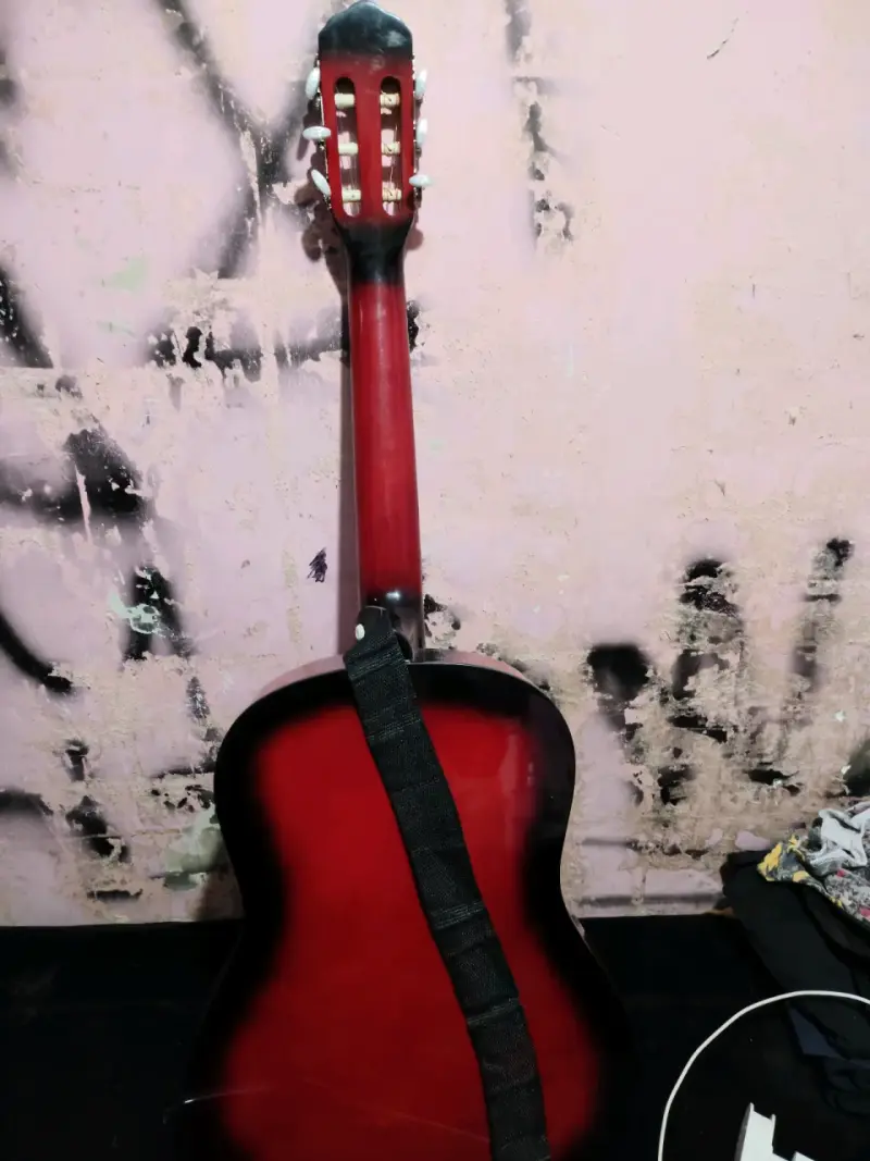 Guitarra clásica Alaguez 39” + accesorios - 1