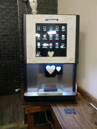 Máquina de café automática con pantalla táctil - miniatura 1