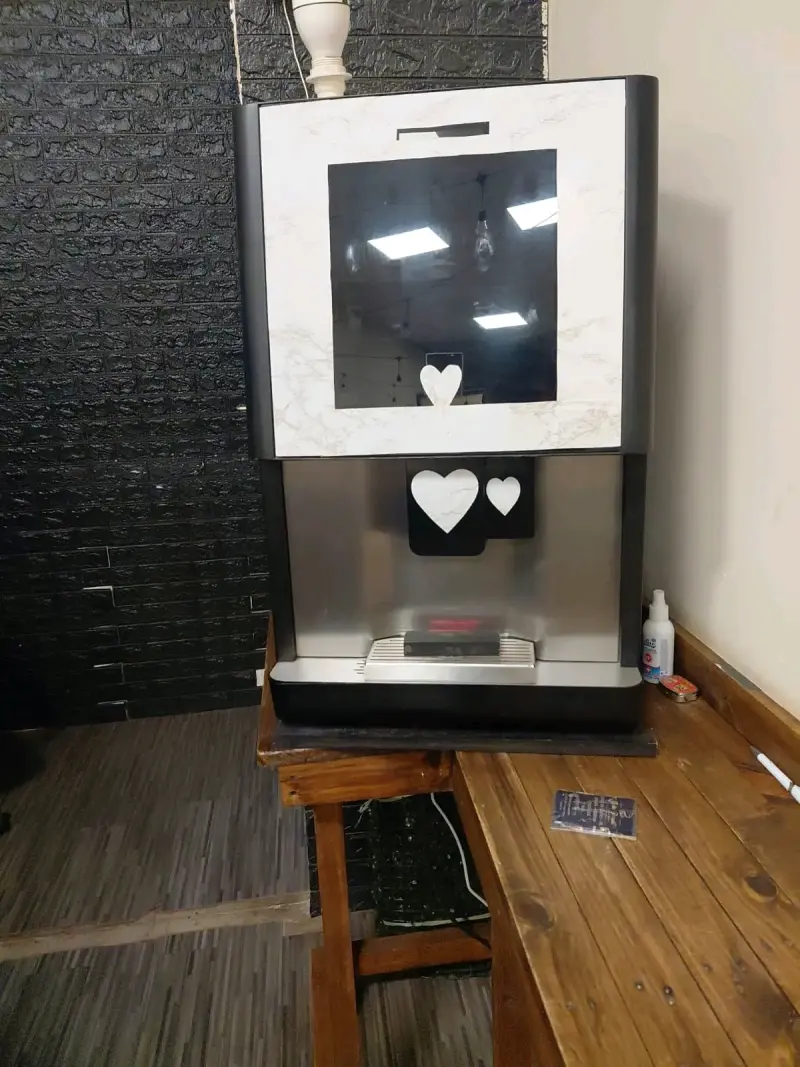 Máquina de café automática con pantalla táctil - 2