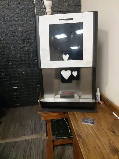 Máquina de café automática con pantalla táctil - miniatura 2