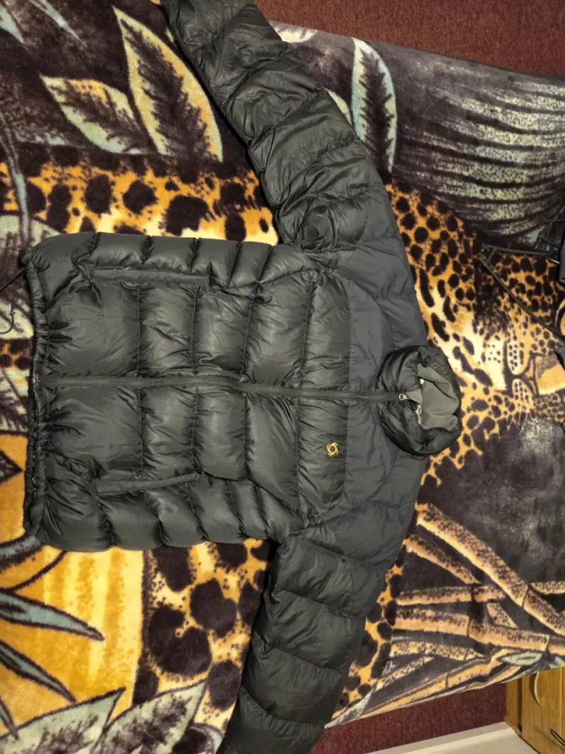 Chaqueta acolchada negra para invierno
