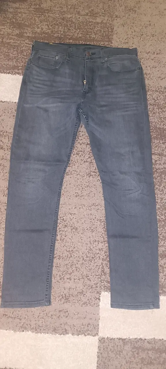 Jeans azul oscuro para hombre en buen estado