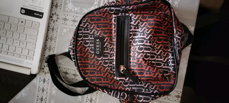 Mochila pequeña Guess con diseño estampado - 2