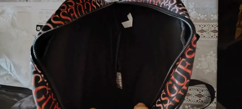 Mochila pequeña Guess con diseño estampado - 4