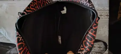 Mochila pequeña Guess con diseño estampado - miniatura 4