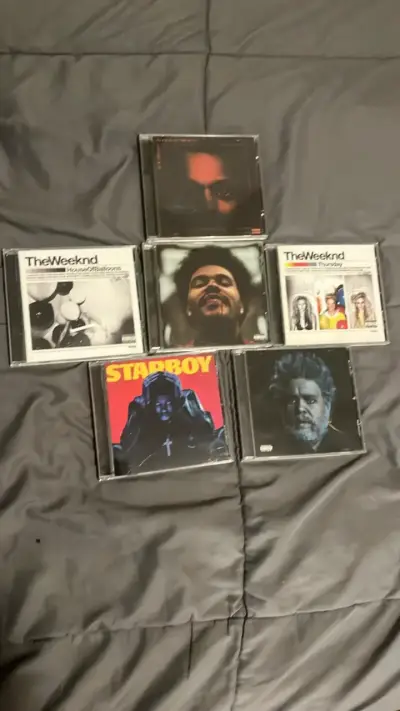 Colección de CDs de The Weeknd - miniatura 1
