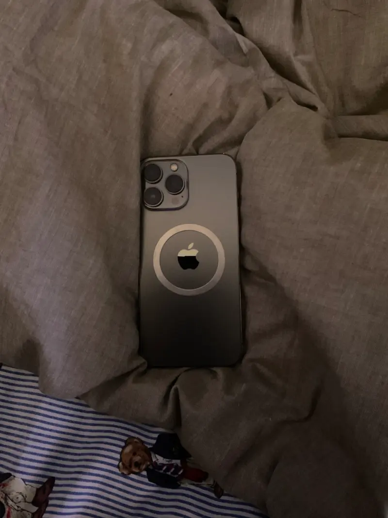 iPhone con MagSafe en buen estado14 pro