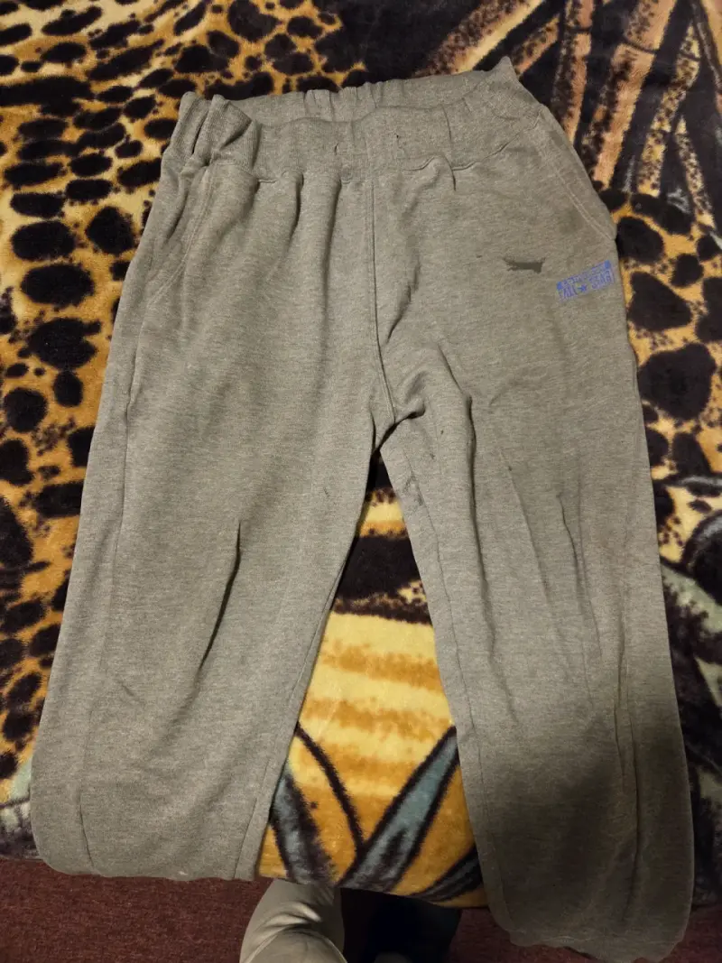 Pantalones deportivos grises para hombre