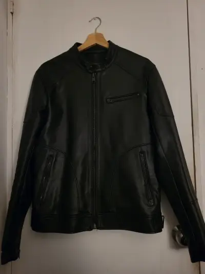 Chaqueta de cuero negra para hombre marca MANGO - miniatura 1