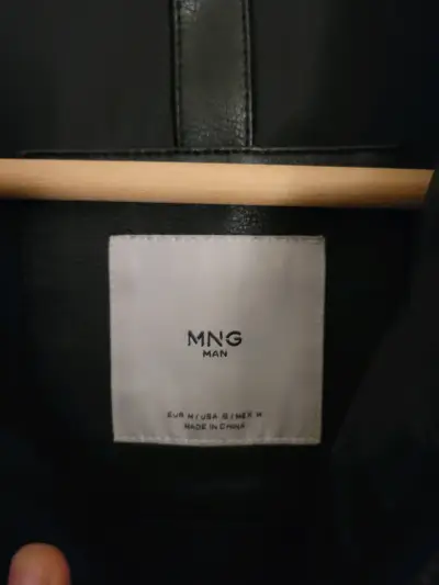 Chaqueta de cuero negra para hombre marca MANGO - miniatura 5