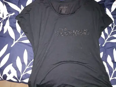 Polera Negra Ellesse con Detalles Brillantes - miniatura 1