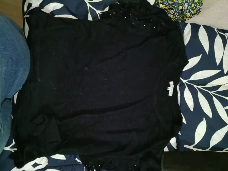 Polera Negra Ellesse con Detalles Brillantes - 4