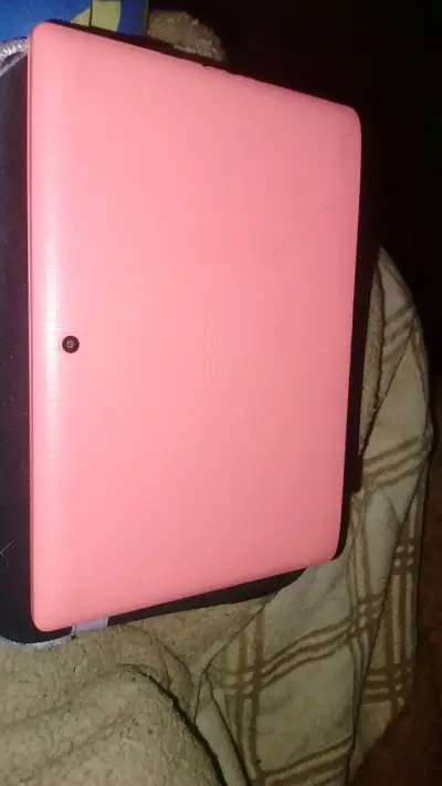 Tablet Acer convertible con teclado desmontable - miniatura 1