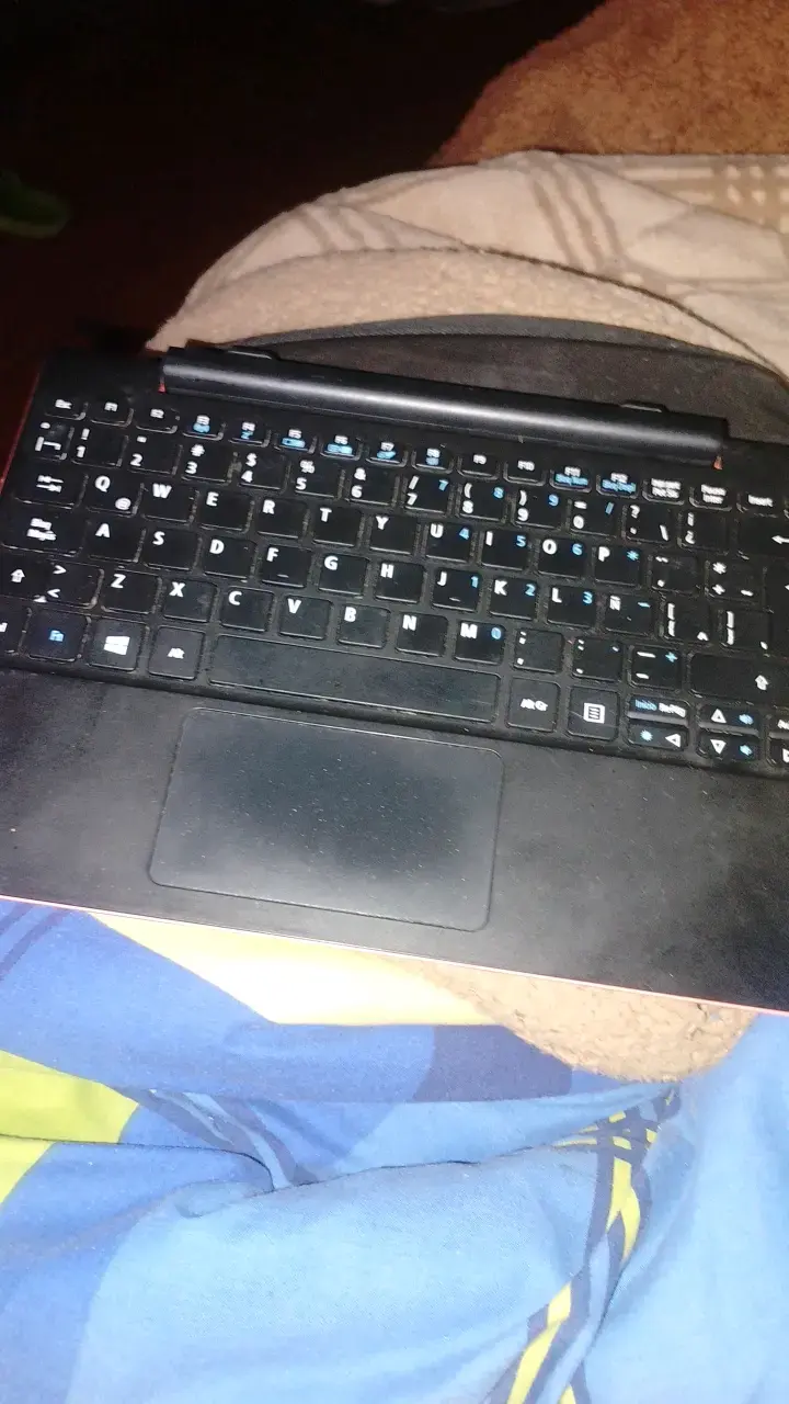 Tablet Acer convertible con teclado desmontable - 3