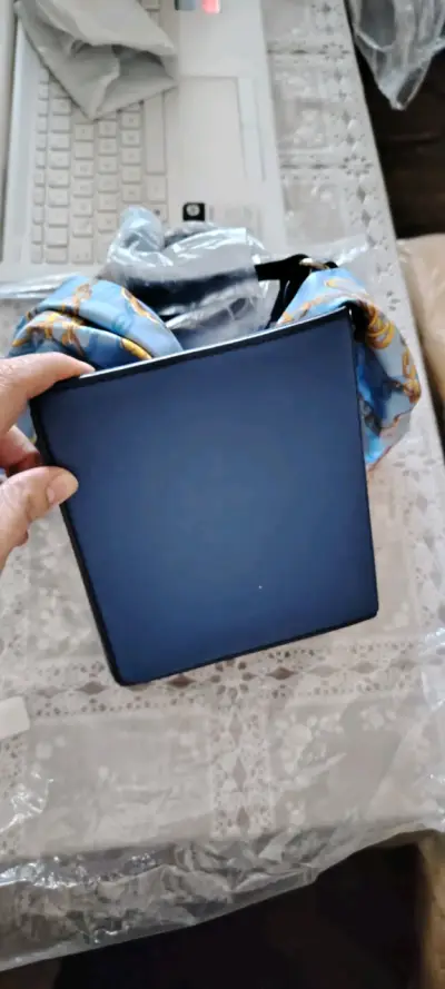 Bolso crossbody azul Estée Lauder con pañuelo - miniatura 3