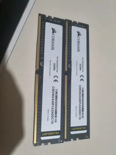 Memoria RAM Corsair DDR4 16GB 2400MHz - miniatura 1
