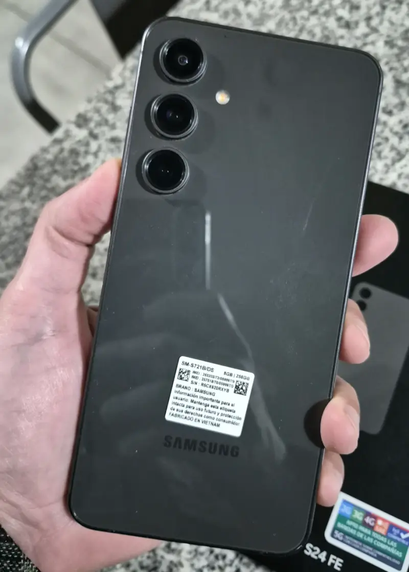 Samsung Galaxy S24 FE 256GB Negro - 1