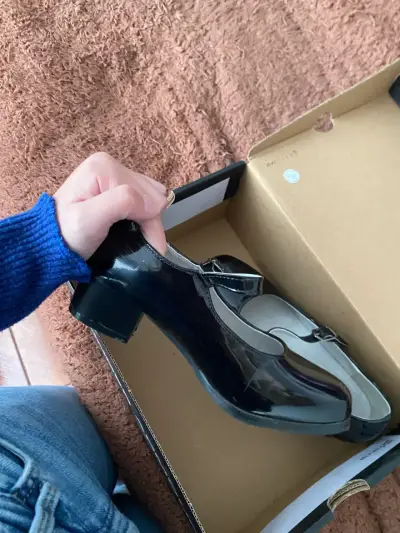 Zapatos de charol negros para niña talla 32 - miniatura 1