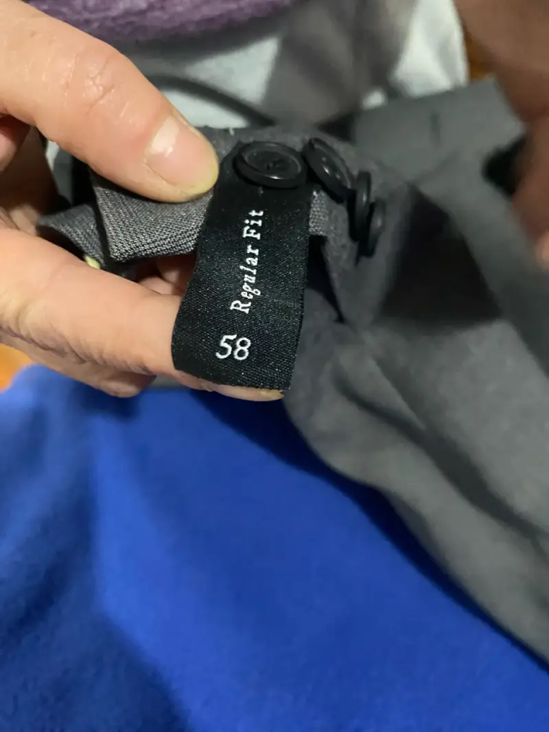 Traje gris Christian Lacroix con corbata azul - 2