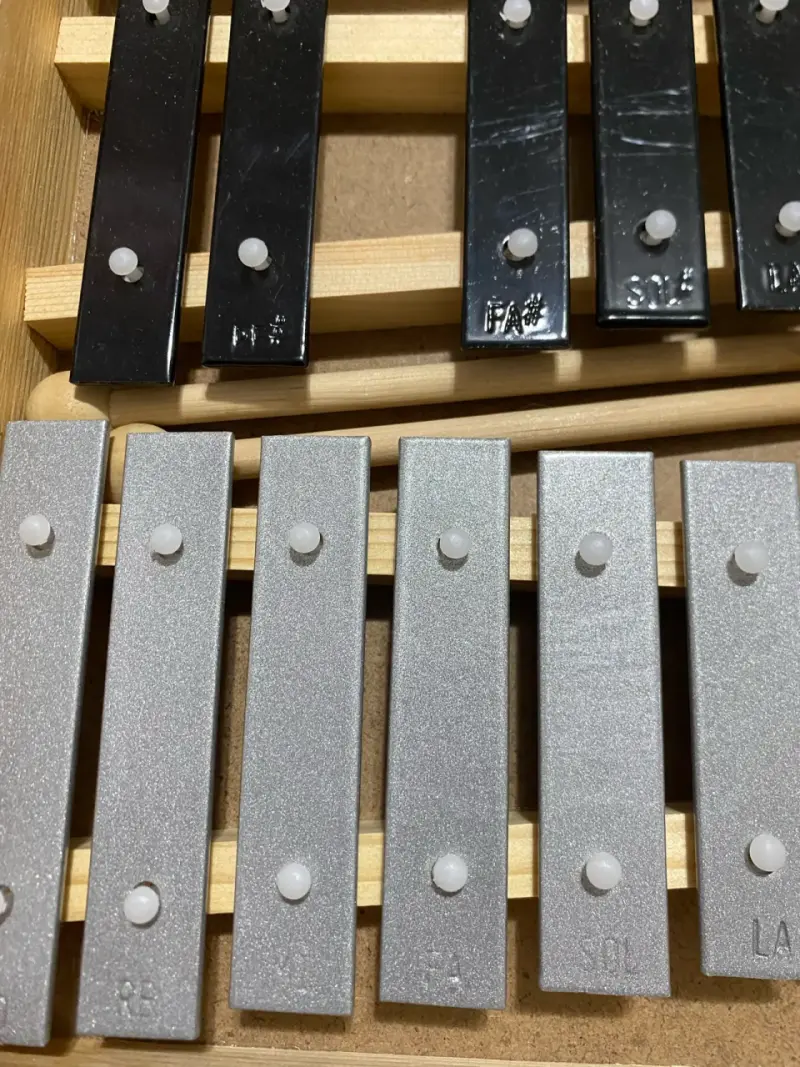 Xilófono de madera con placas metálicas para niños - 2