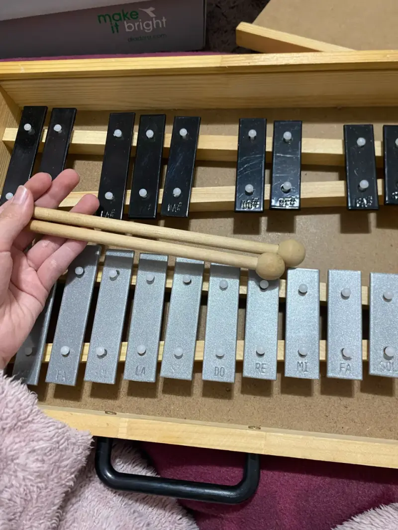 Xilófono de madera con placas metálicas para niños - 3