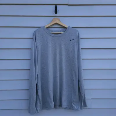 Polera Nike Dri-Fit Gris Manga Larga - miniatura 1