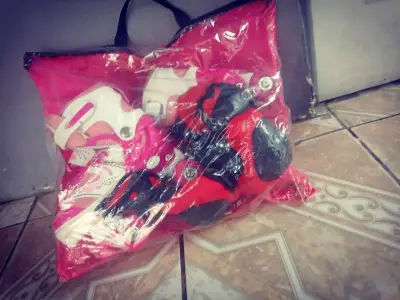 Patines de cuatro ruedas para niña con protecciones - miniatura 3