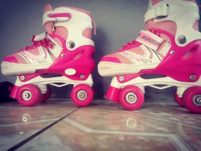 Patines de cuatro ruedas para niña con protecciones - miniatura 5