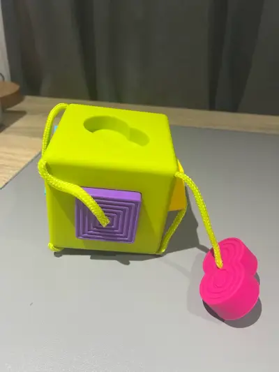 Cubo de actividades para bebés multicolor - miniatura 2
