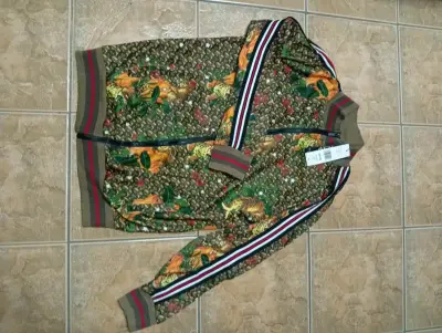Conjunto deportivo estampado de tigres para hombre - miniatura 1