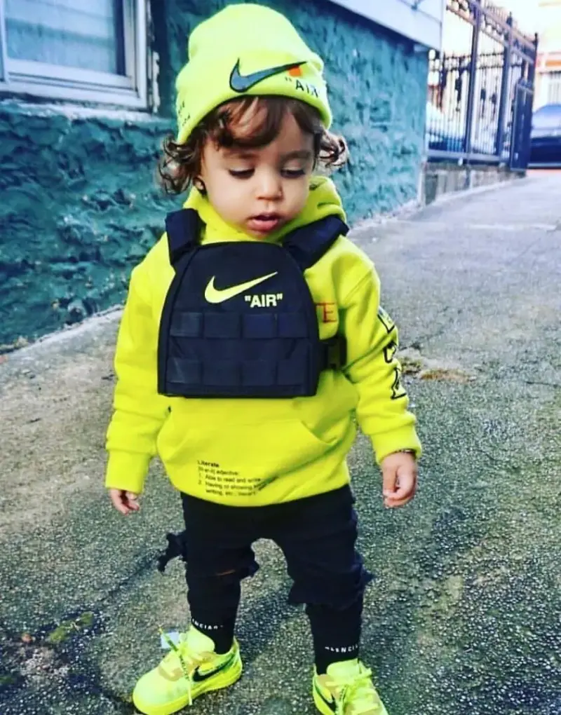 Conjunto infantil deportivo Nike amarillo