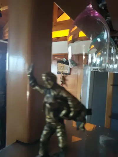 Figura decorativa de bronce estilo vintage - miniatura 2