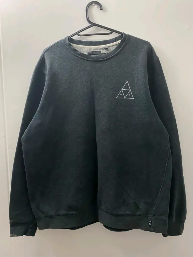 Polerón negro HUF con diseño gráfico - 2