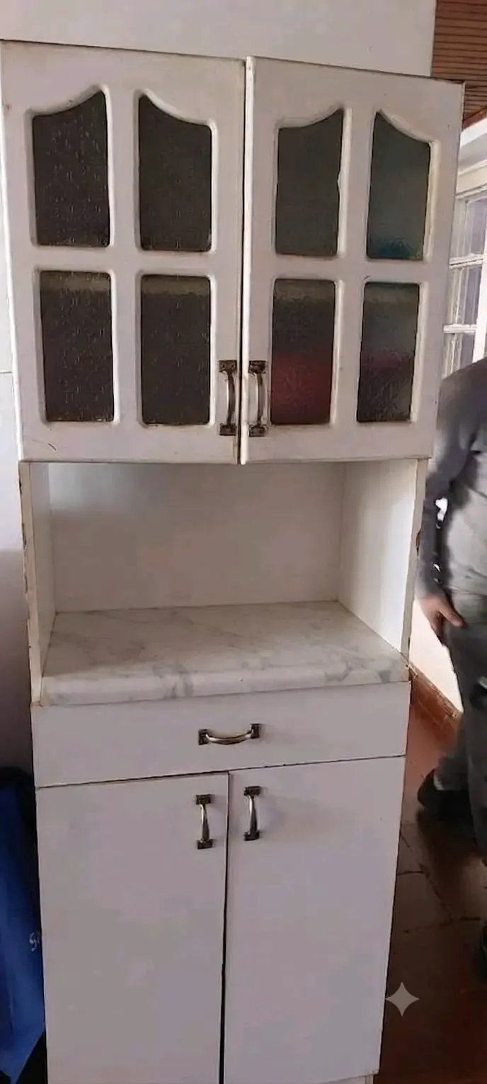 Mueble de cocina vintage con puertas de vidrio