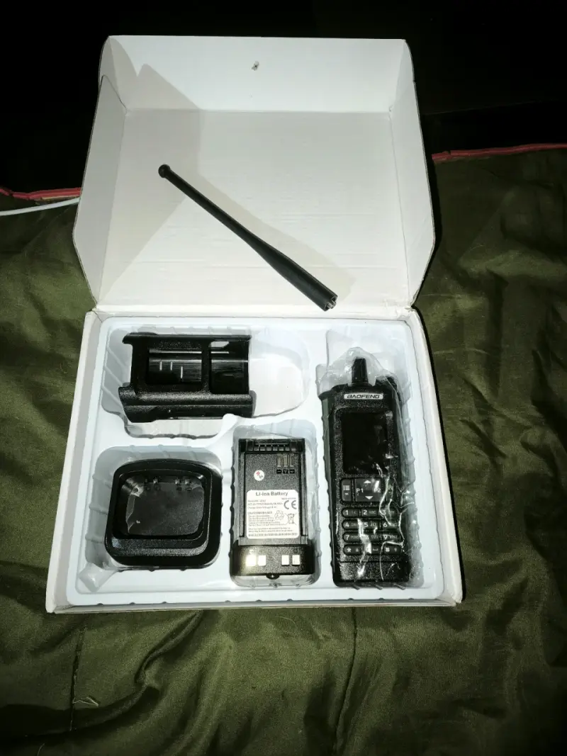 Radio digital Baofeng DM-32UV con accesorios - 1