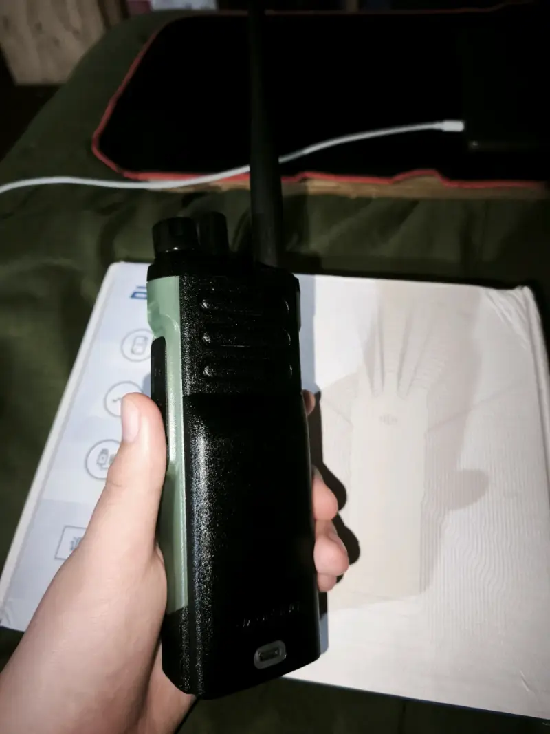 Radio digital Baofeng DM-32UV con accesorios - 4
