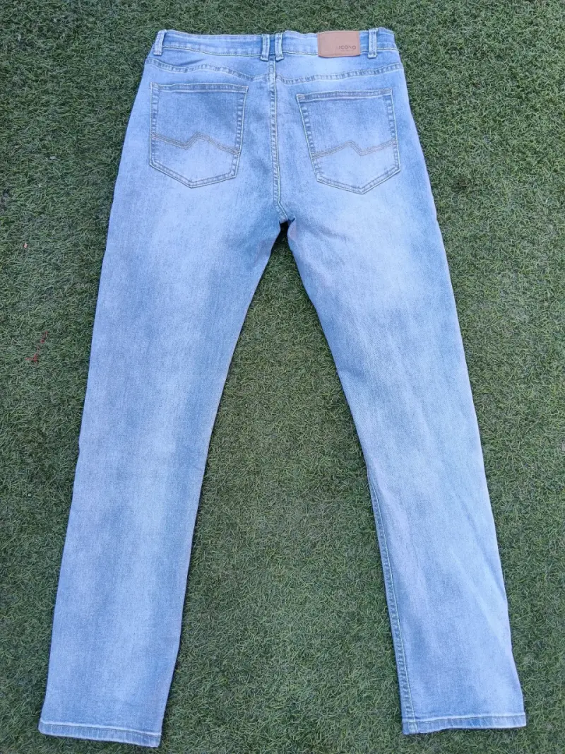 Jeans slim fit celeste para hombre - 2
