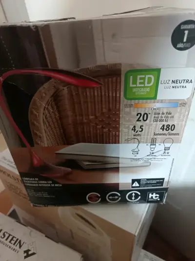 Lámpara de escritorio LED Cobra roja - miniatura 2