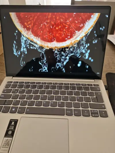 Notebook Lenovo Core i5 10a Gen / 16 GB RAM / 512 - miniatura 2