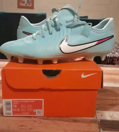 Botines de fútbol Nike celestes para hombre - miniatura 1
