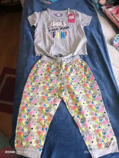 Pijama de niña con estampado divertido - miniatura 1