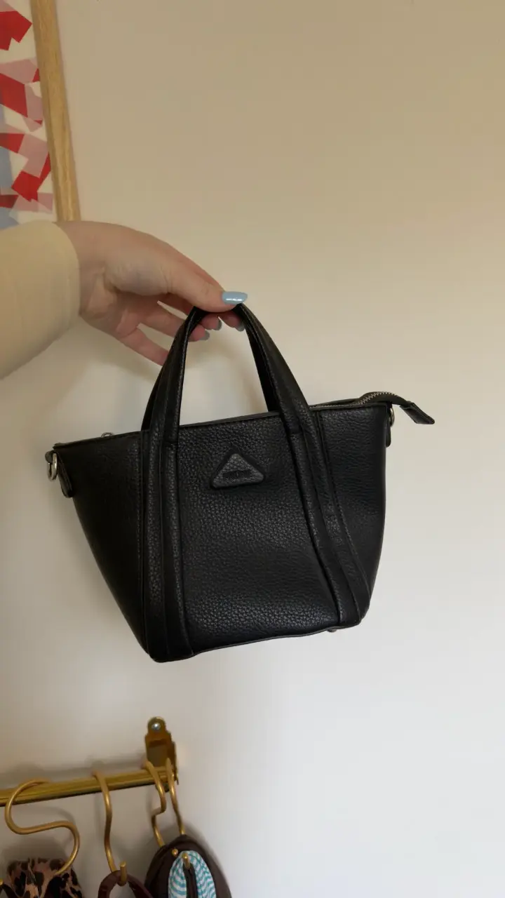 Bolso de mano negro elegante